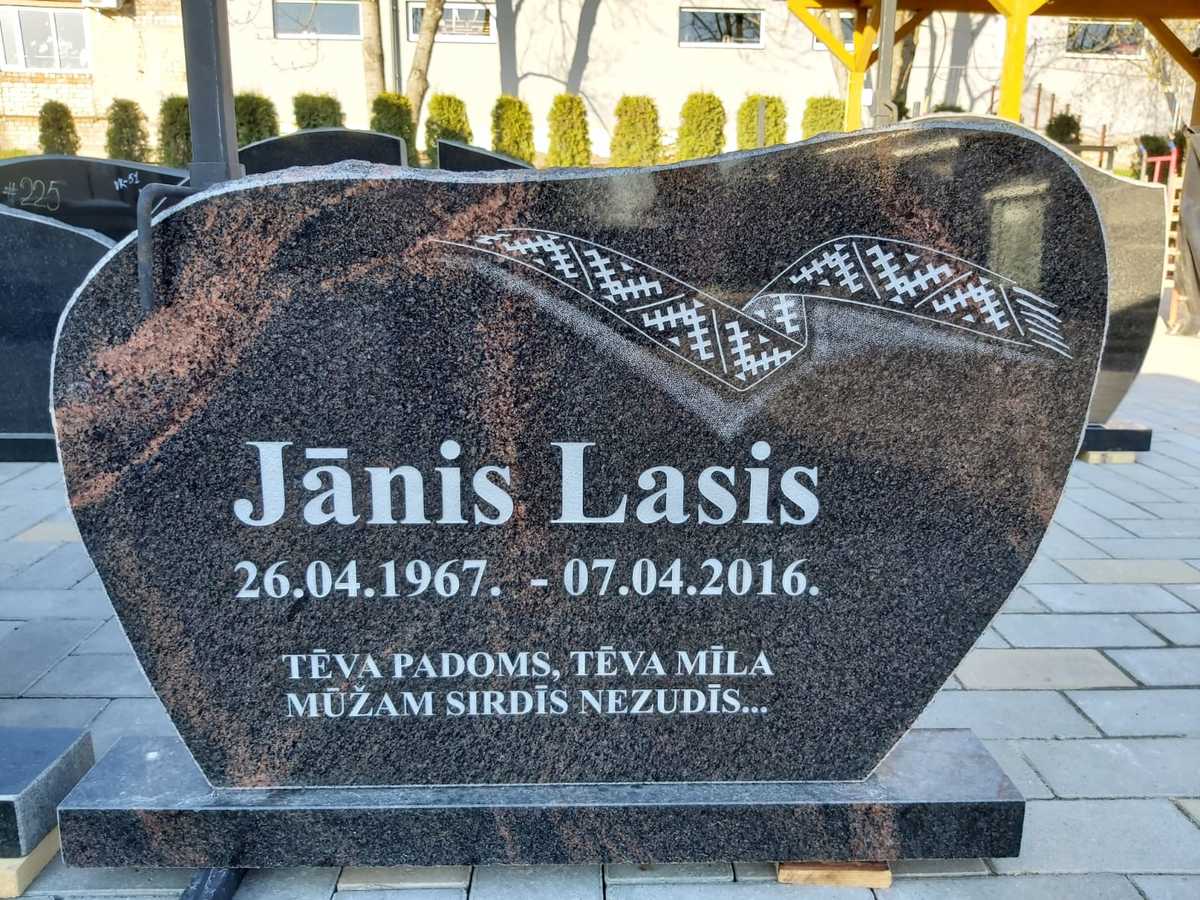 Pieminekļi Bauskā 44