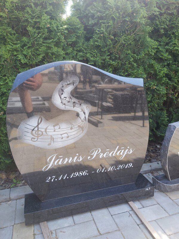 Pieminekļi Bauskā 86