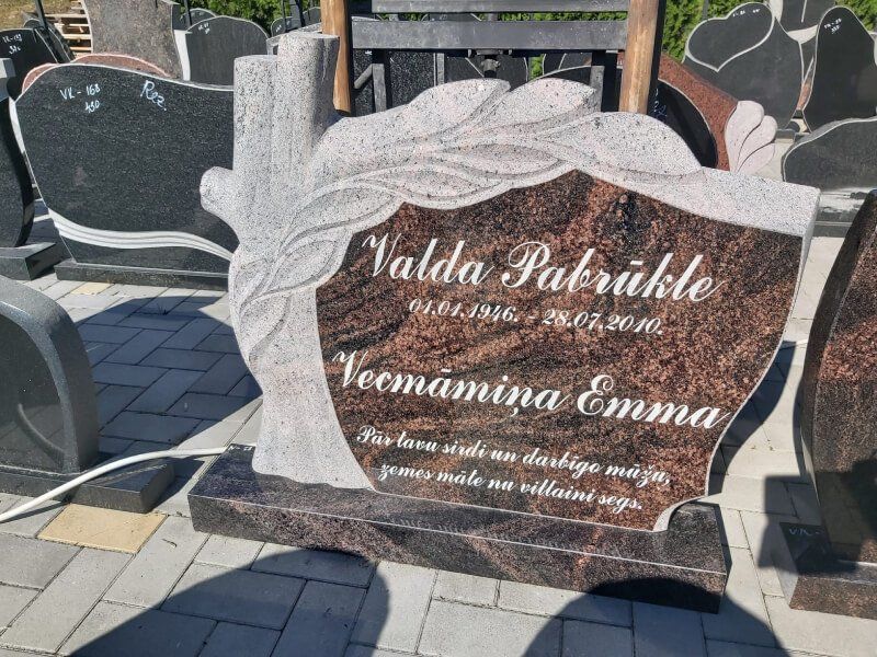 Pasūtīt pieminekli