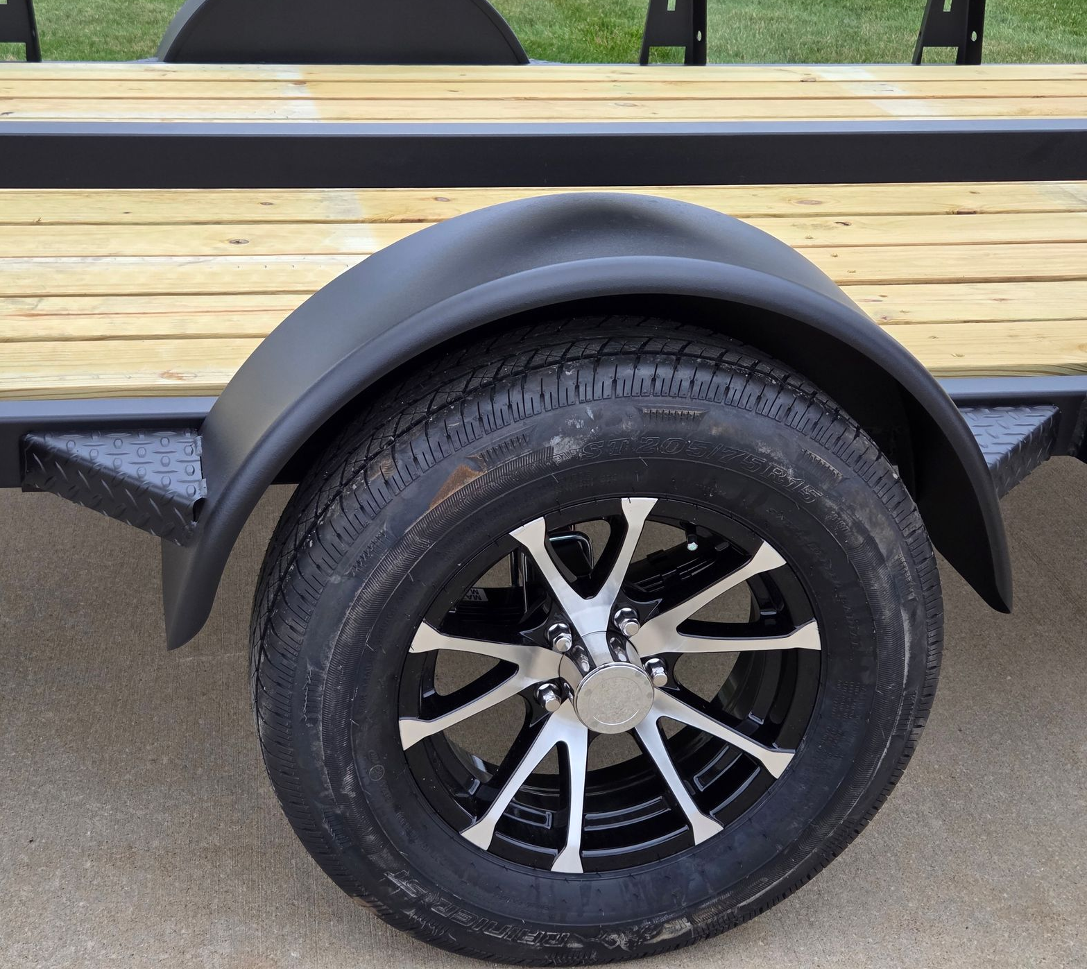 Aluminum wheel option on steel utility trailer