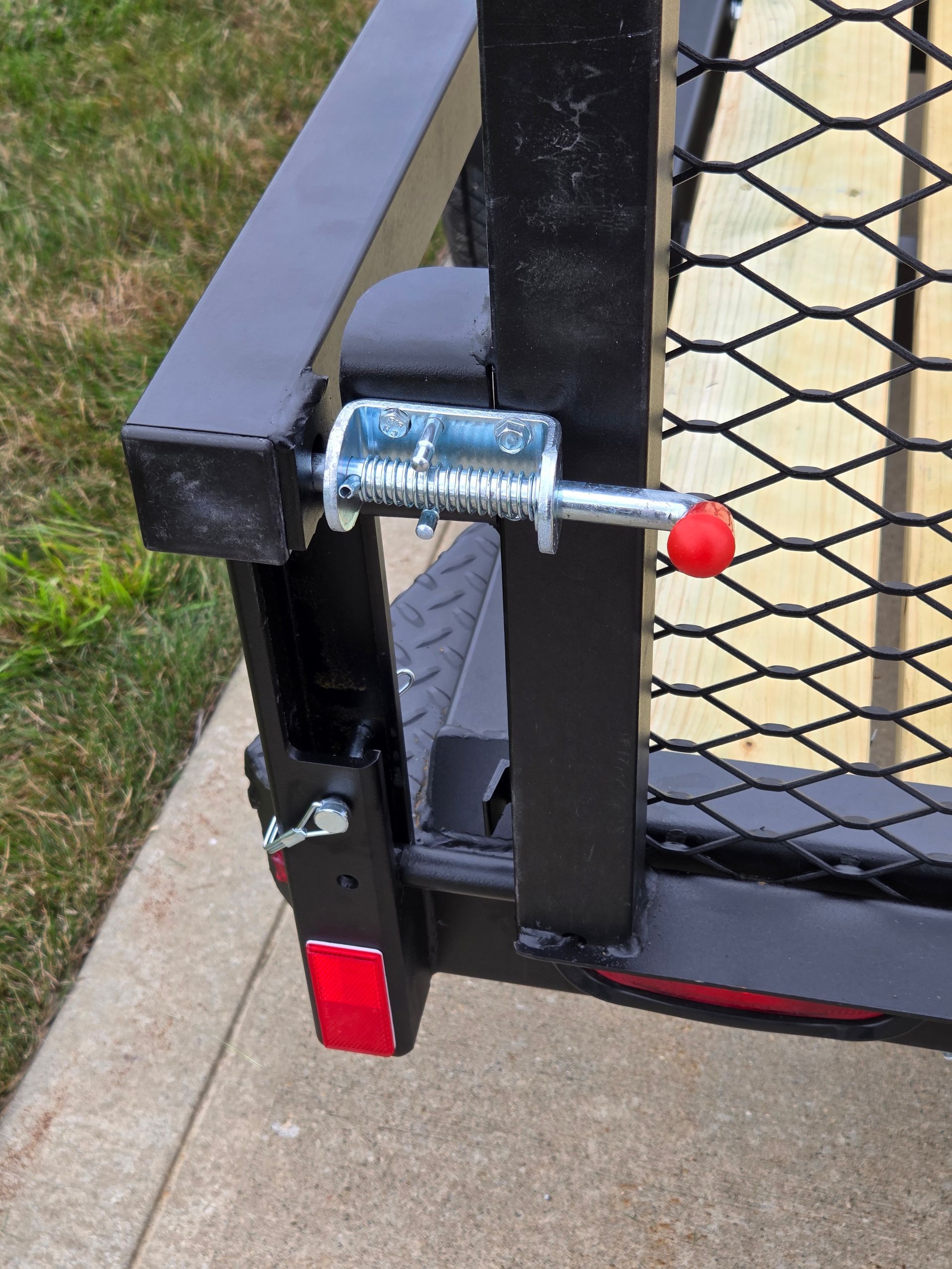 snap lock tail gate holder