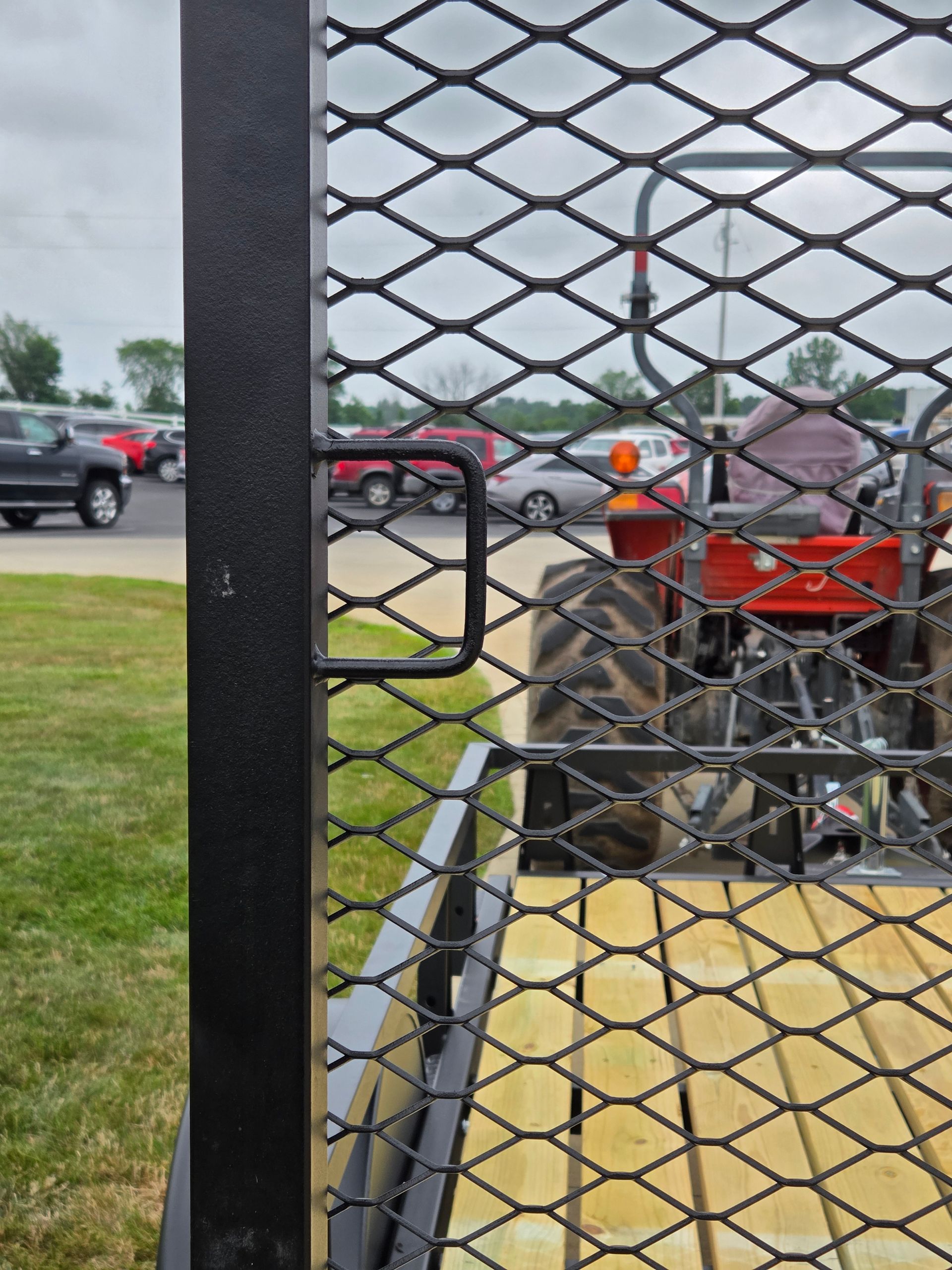 Mesh tail gate with access handle