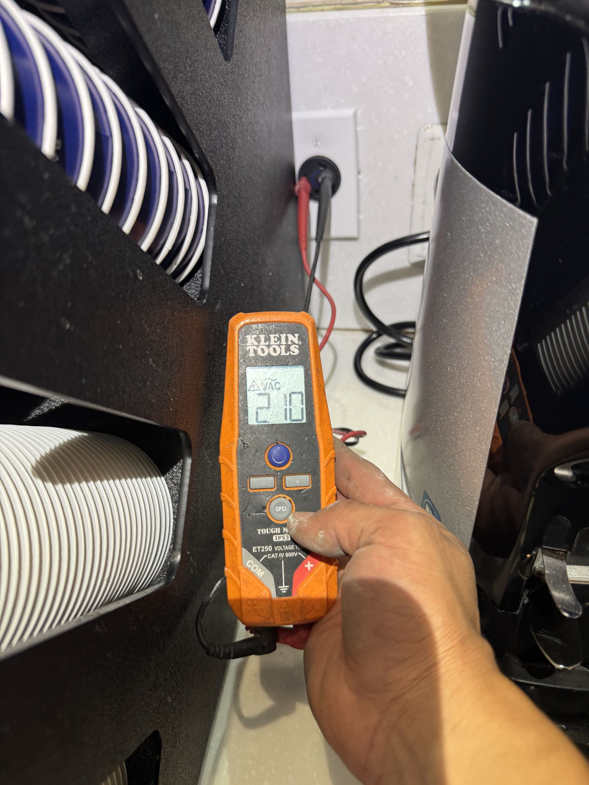 Licensed electrician Canoga Park CA