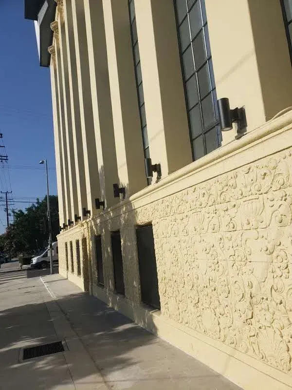 A large building with a sidewalk in front of it