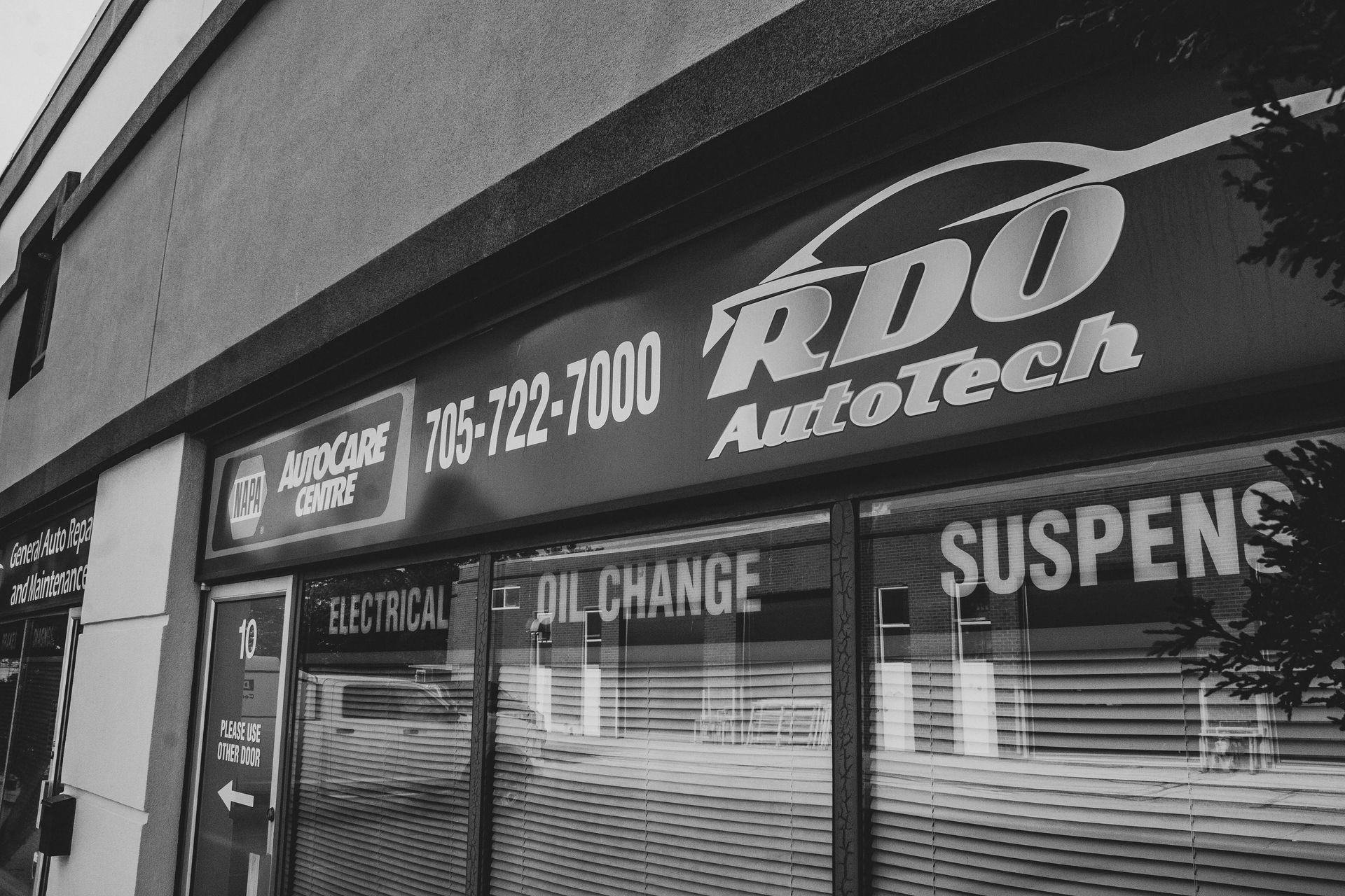 RDO AutoTech storefront with logo and phone number; services include electrical, oil change, and suspension.