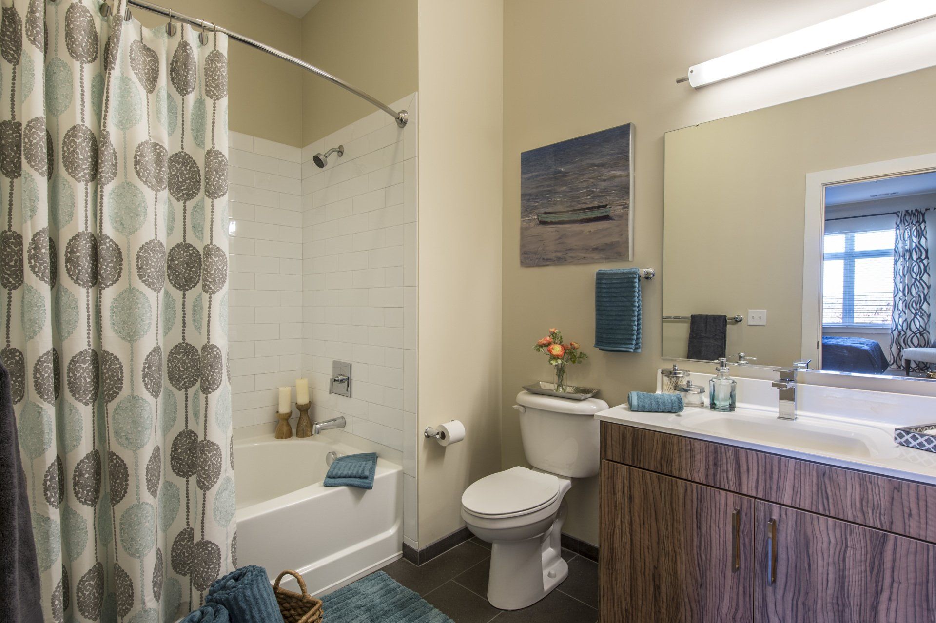 guest bathroom at Lumiere