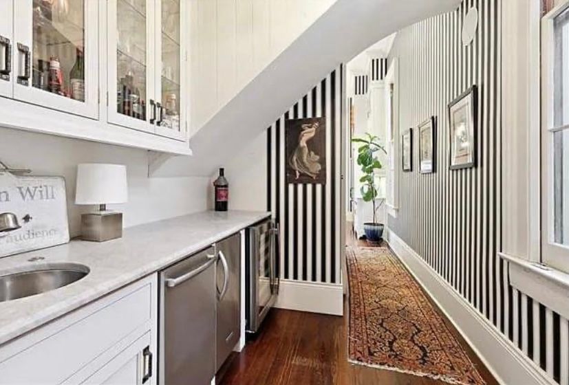 White Kitchen Design Interior - Ridgefield, Connecticut - Lions Paw Interior