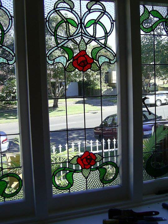 middle window of leadlight red roeses and green leaves