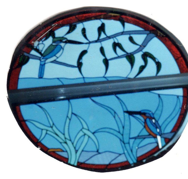 circular leadlight design with two blue hummingbirds
