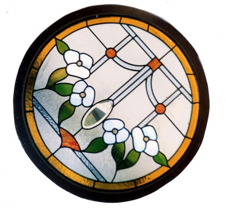 round leadlight design with yellow trim and white flowers