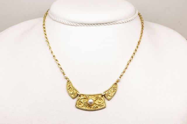 collier d'oro con tre parti e perla incastonata