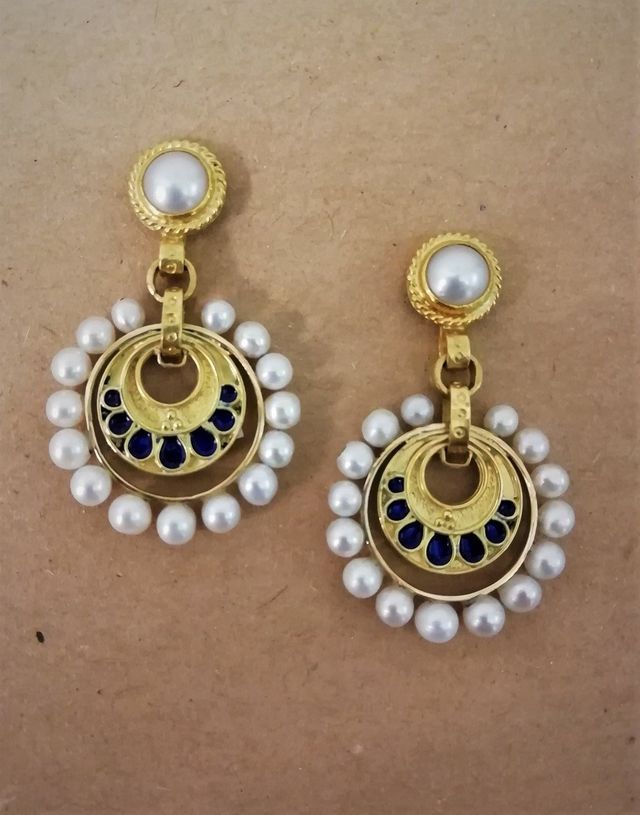 orecchini artigianali tondi con piccole perle