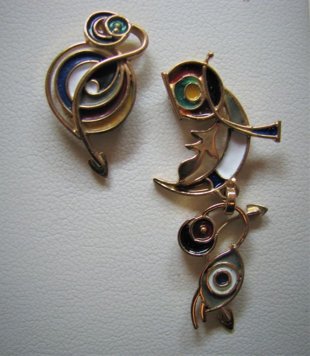 orecchini artigianali di forme astratte