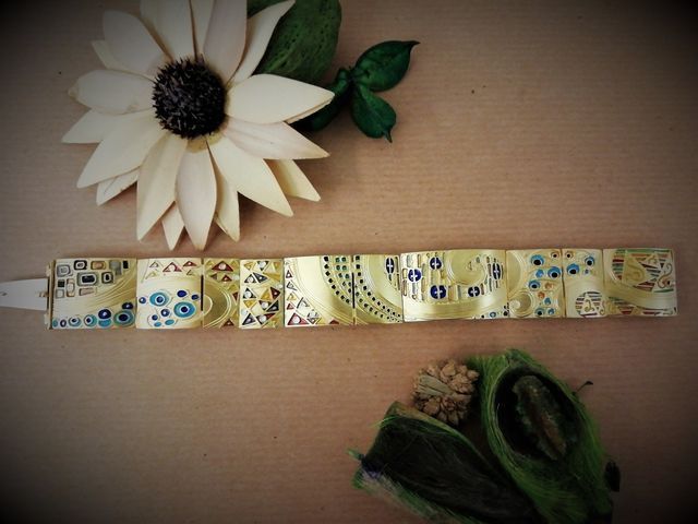 bracciale artigianale con decorazioni ispirate a Klimt