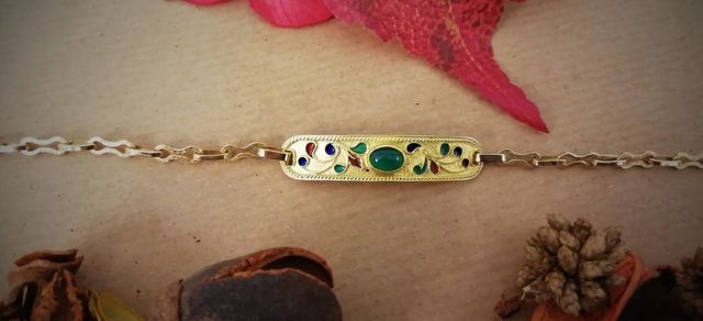 bracciale in oro con banda con pietre preziose