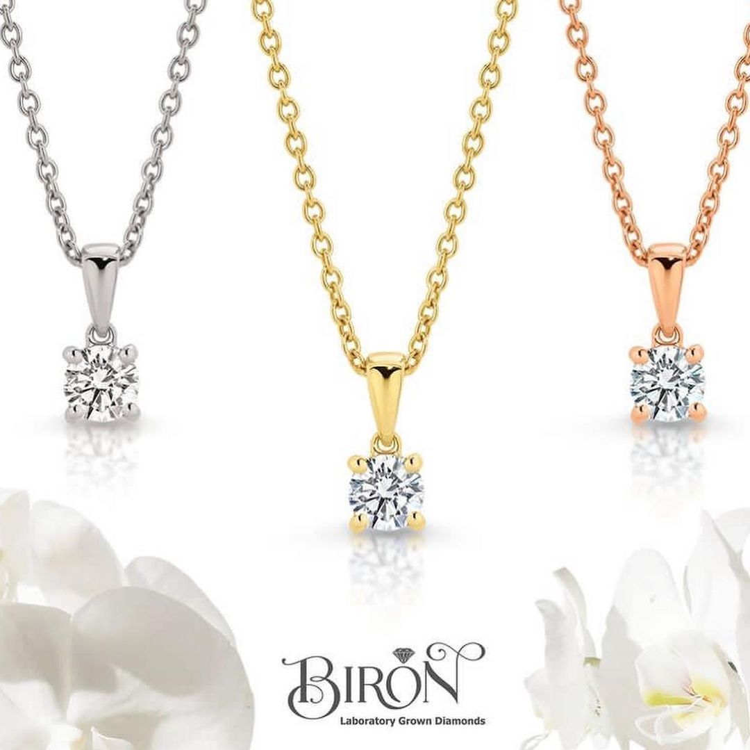 Close-Up Image of a Three Diamond Necklace | Lake Macquarie, Nsw | The Gold & Coin Shop