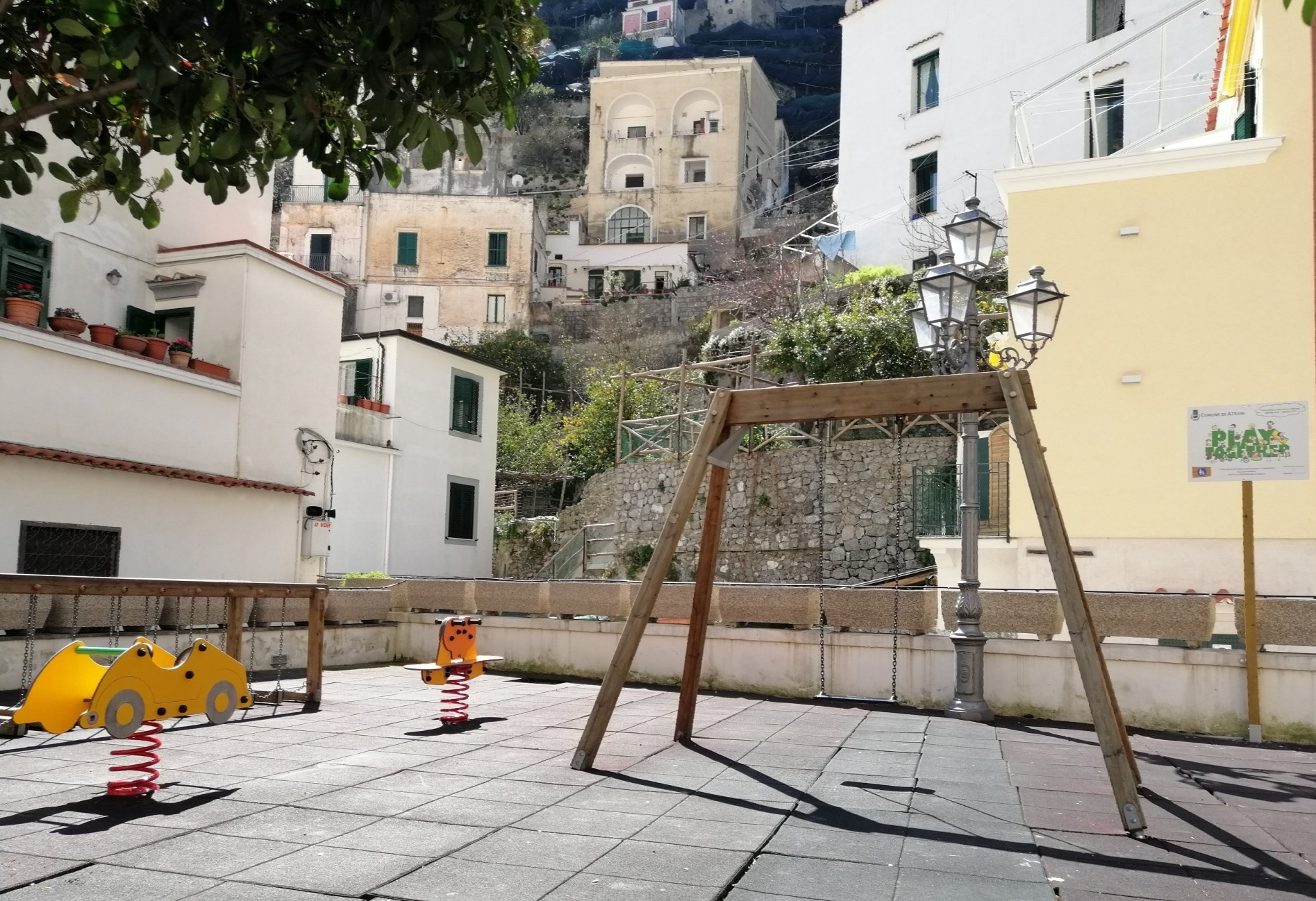 Comune di Atrani - Giochi a molla inclusivi