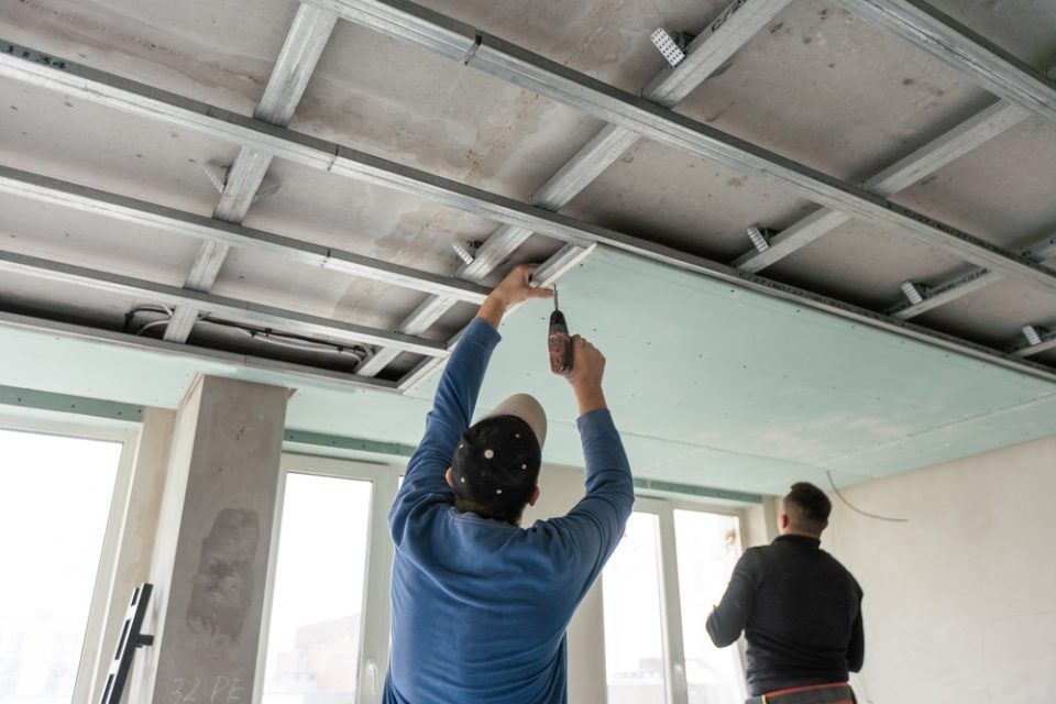 Ceiling installation with expert technicians