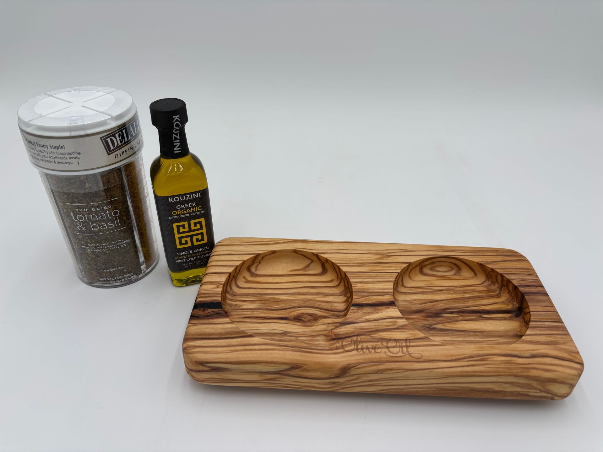 Olive oil and spice set: Olive wood tray with oil bottle and spice container.