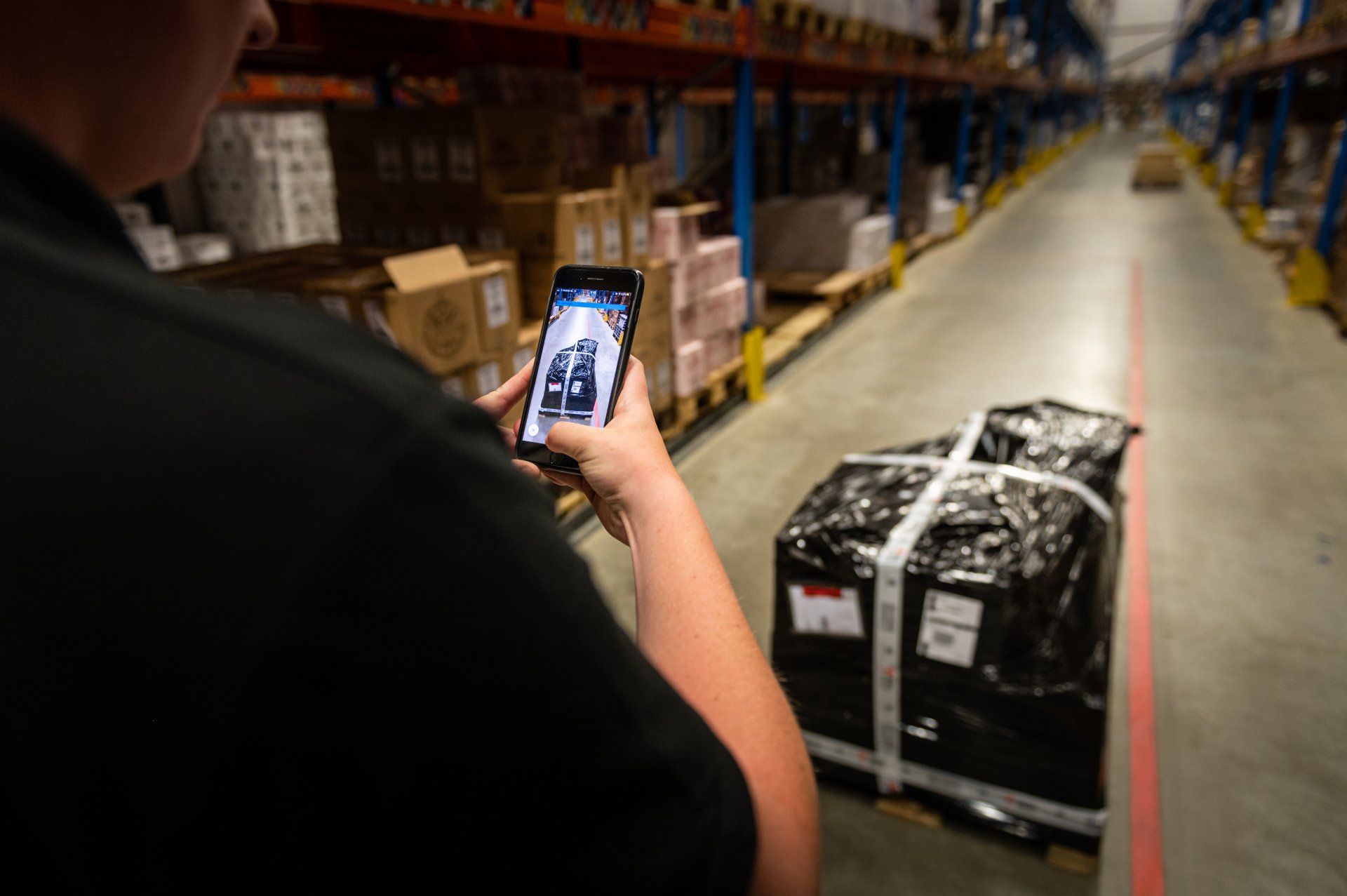 Using CargoSnap app in warehouse