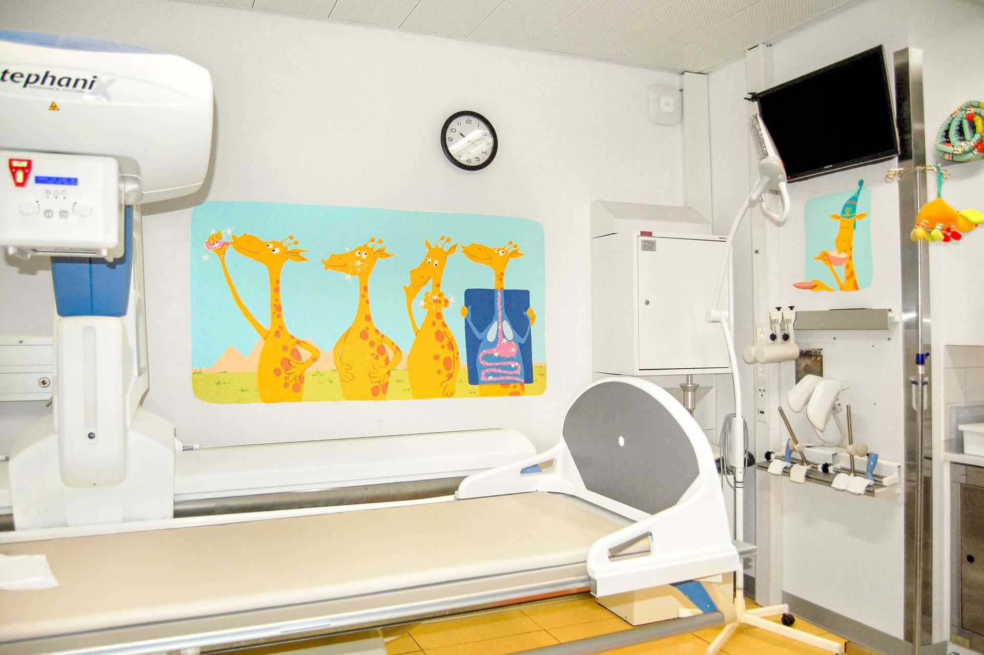 Imaging treatment room mural colorful Anouk