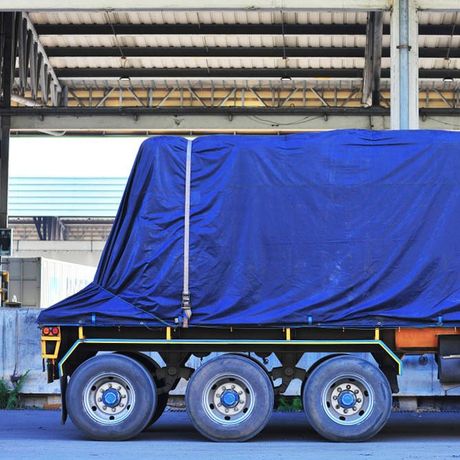 camion per il trasporto di lavorazioni di carpenteria metallica, teli e coperture in PVC