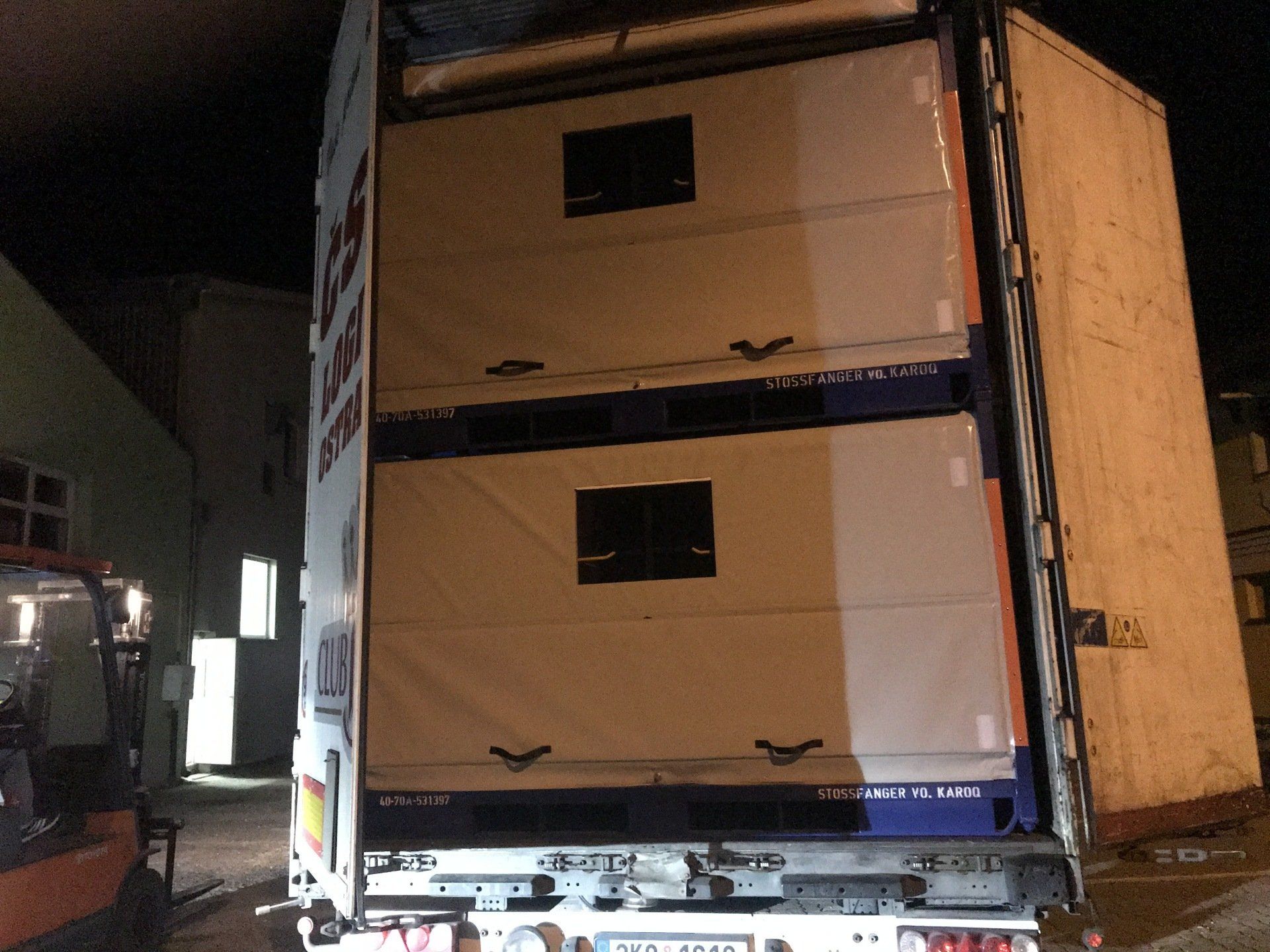 scatola con lavorazioni ci carpenteria metallica per il settore aiutomotive