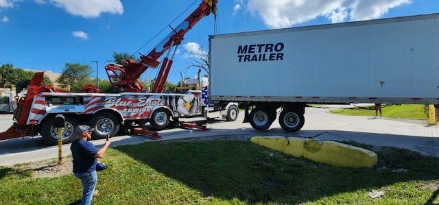 Metro Trailer Truck — Fort Wayne, IN — Blue Eagle Towing