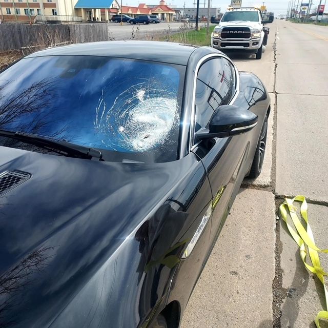 Broken Windshield — Fort Wayne, IN — Blue Eagle Towing