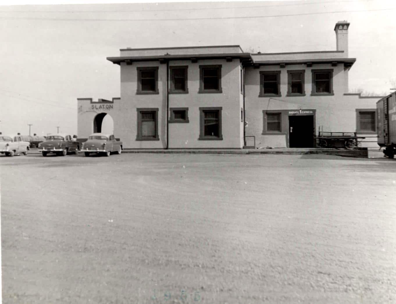 slaton-depot-and-boxcar-1955