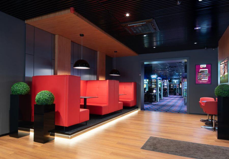 Pilnībā renovēts sporta bārs un spēļu zāle Jelgavā | SCO būve