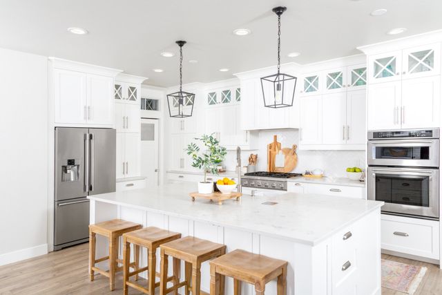 An island adds extra kitchen counter space to an L-shaped kitchen