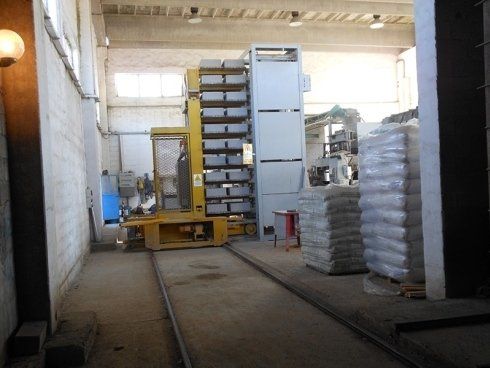 magazzino con materiali edili dell'azienda