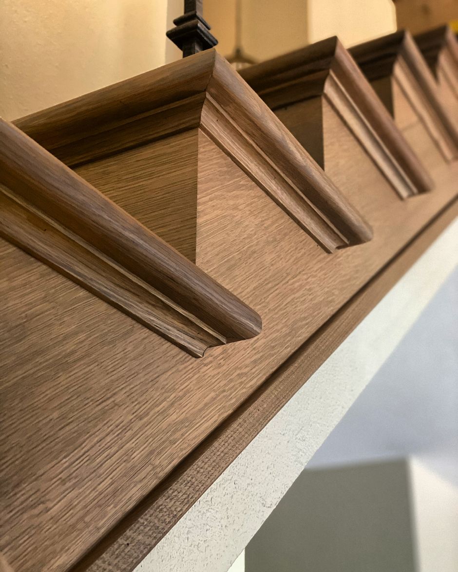 A close up of a wooden trim on a wall