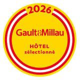 Yellow and red circular Gault&Millau 2026 hotel selection award sticker.