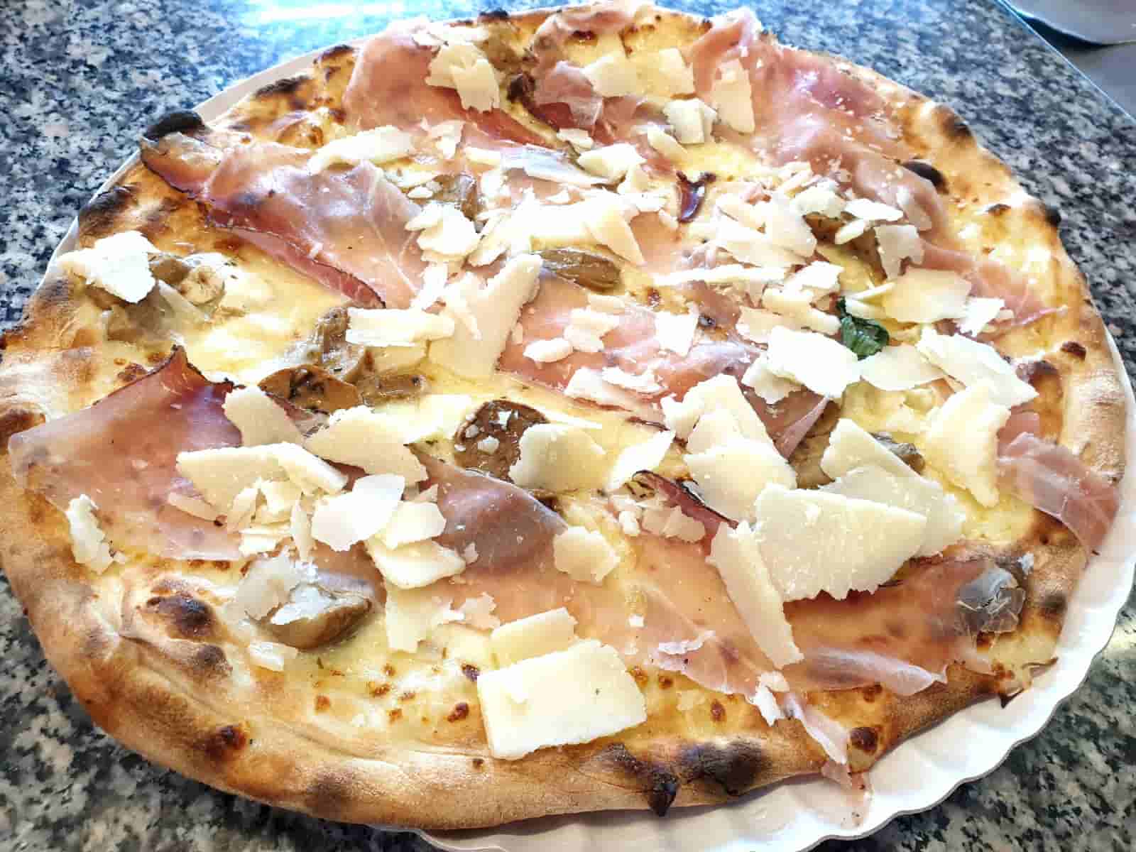 Pizza Cat Woman a Cesena - Luka's Pizza