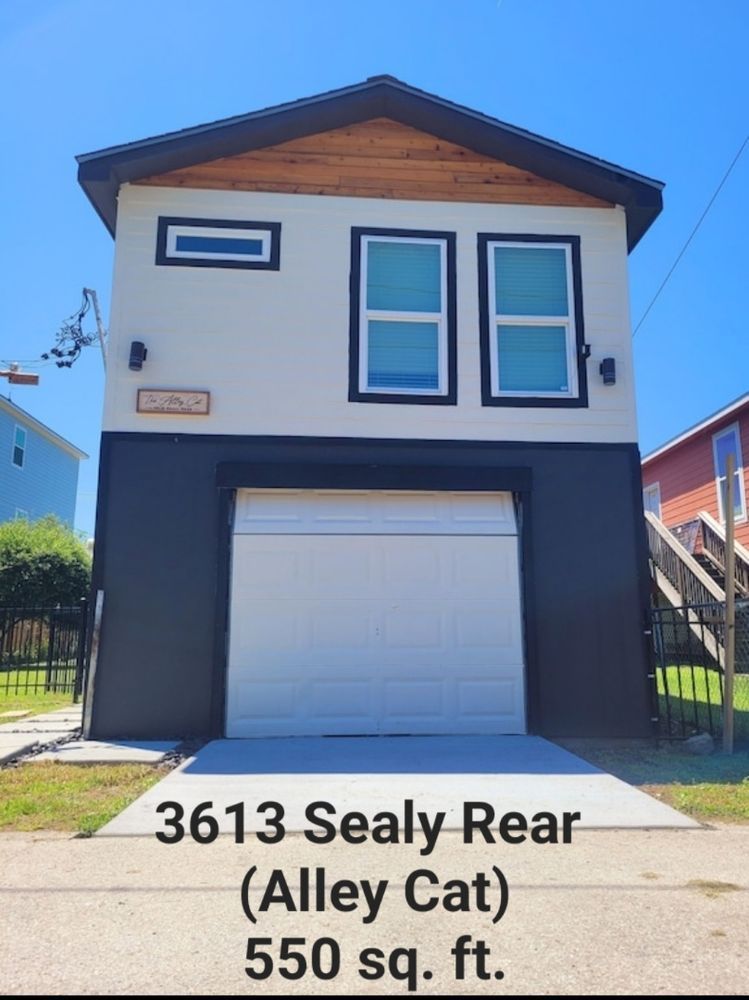 A picture of a residential house 