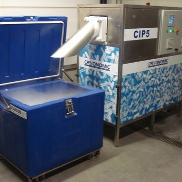 Dry ice machine