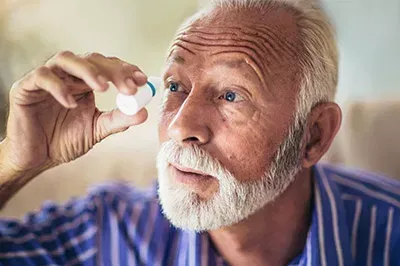 Man using eyedrops