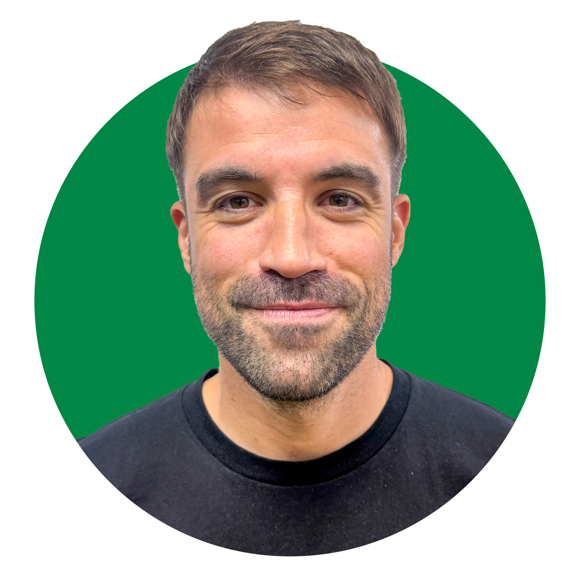 A man with a beard is smiling in a green circle.