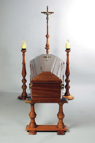 Allestimento camera ardente per commemorazione defunti