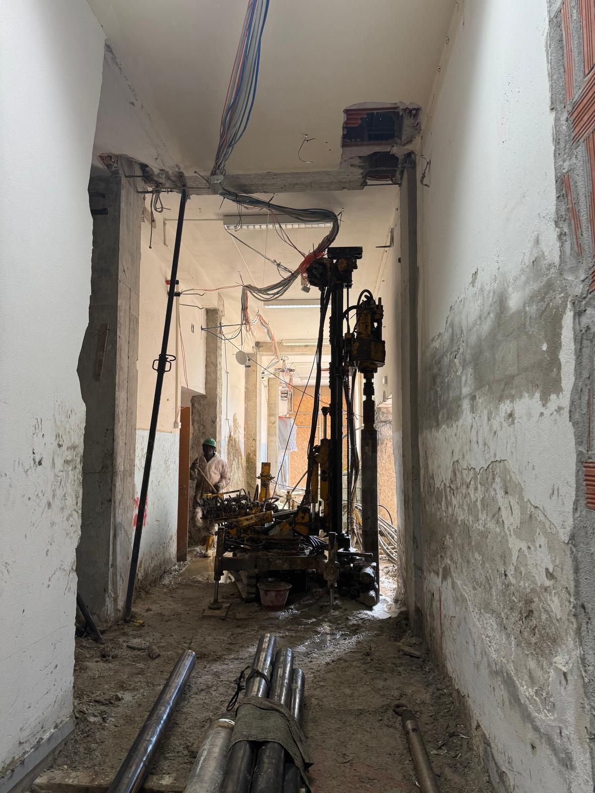 Intervento di trivellazione per la creazione di pozzi d'acqua