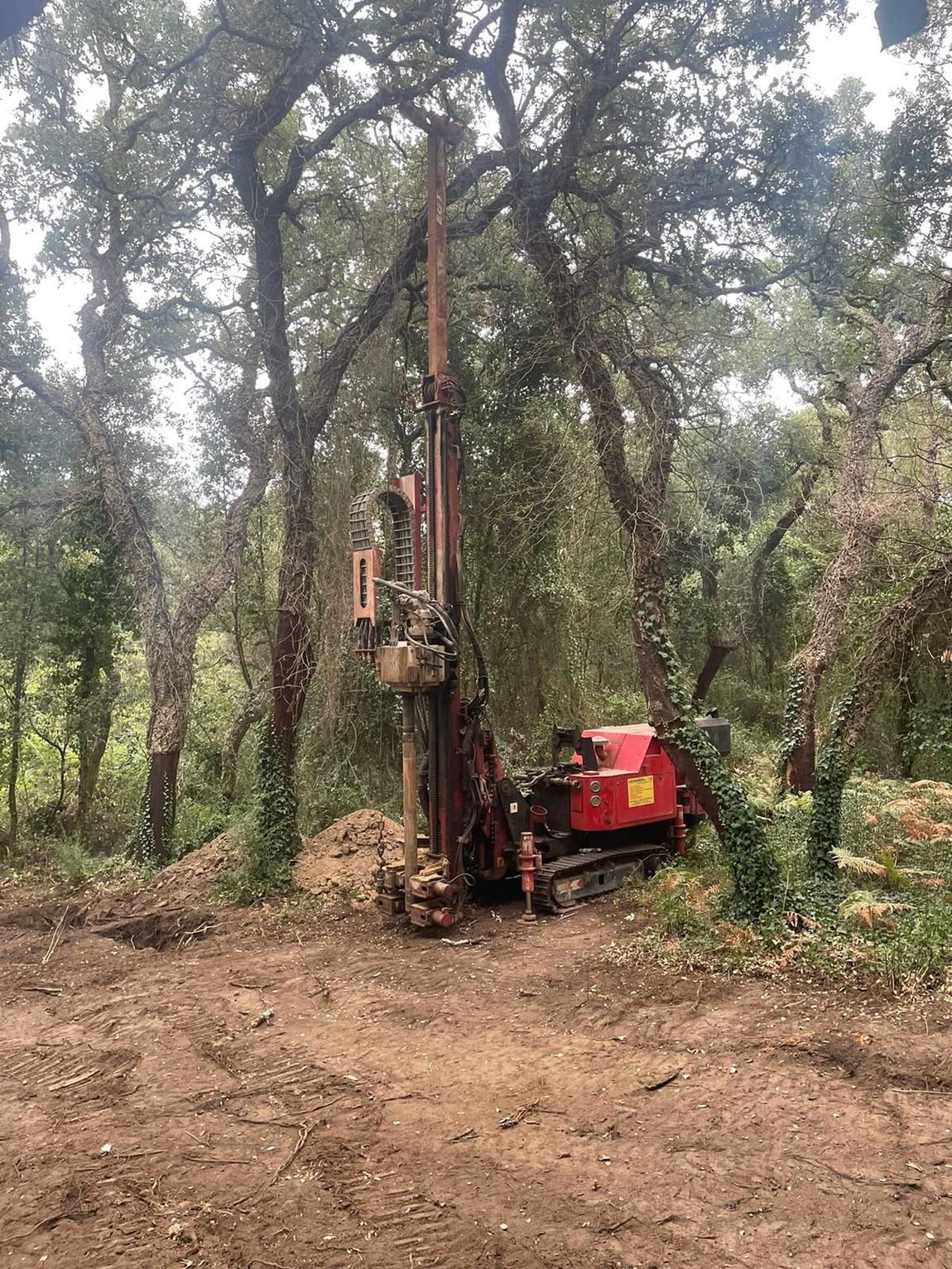 Perforazione di terreno per la costruzione di un pozzo d'acqua