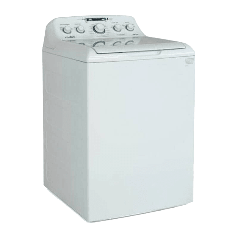 Una lavadora blanca está colocada sobre una superficie blanca.
