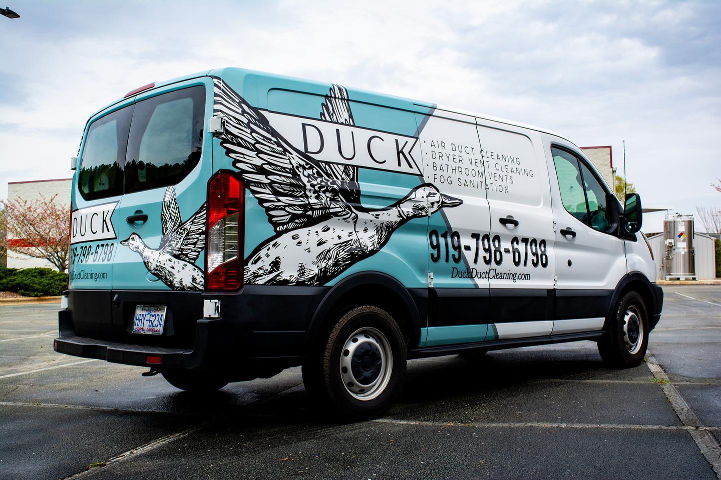 6 Benefits of Advertising Your Business With Car Wrap Designs