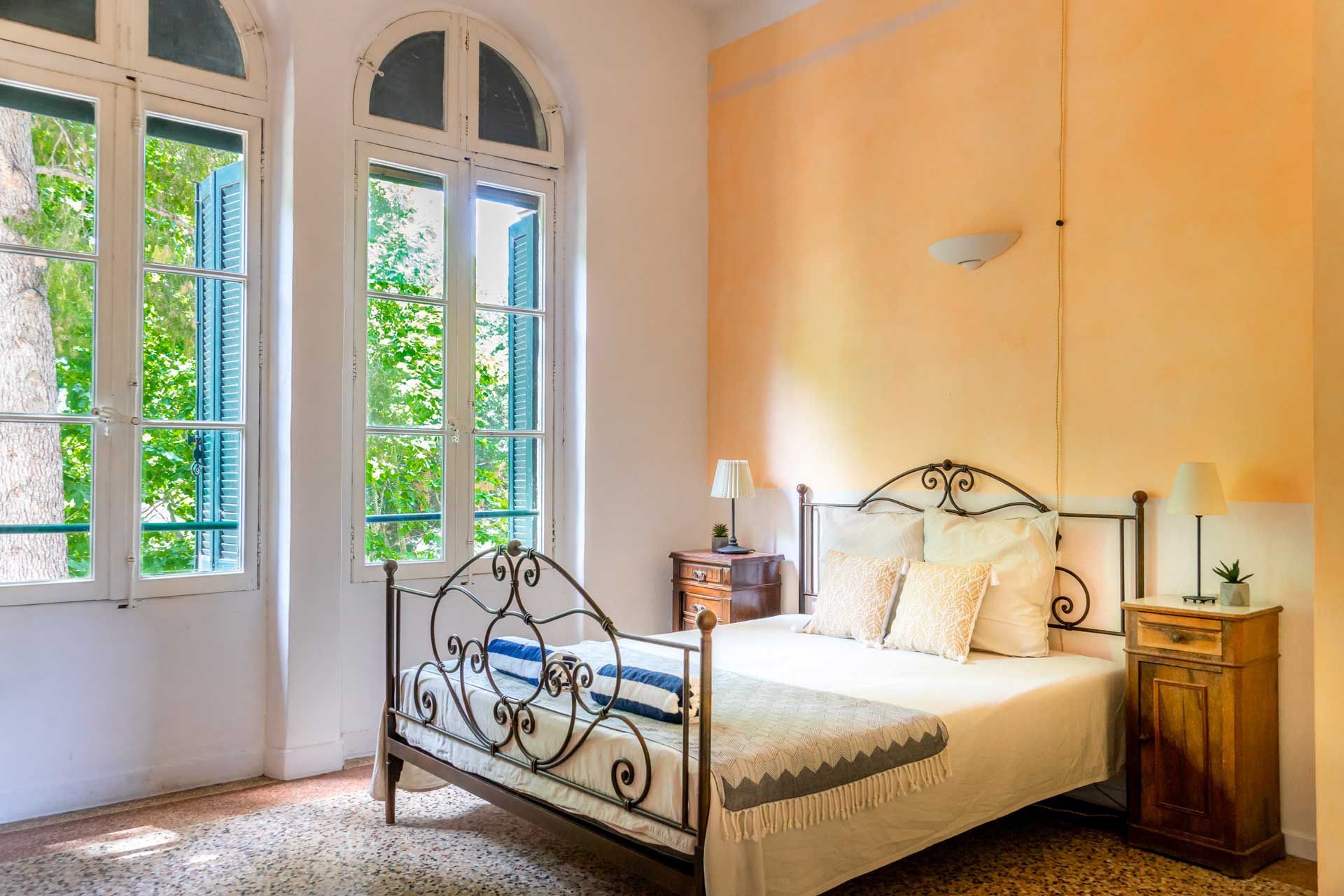 Marguerite Bed at Couvent des Ursulines