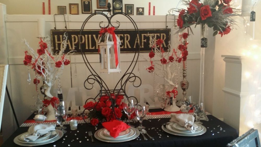 A table set for a valentine 's day dinner with a sign that says happily ever after
