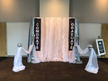 A room decorated for a graduation party with a sign that says `` congratulations graduate ''.