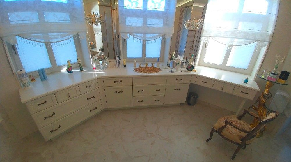 Vannas istabas virsmas no mākslīgā akmens