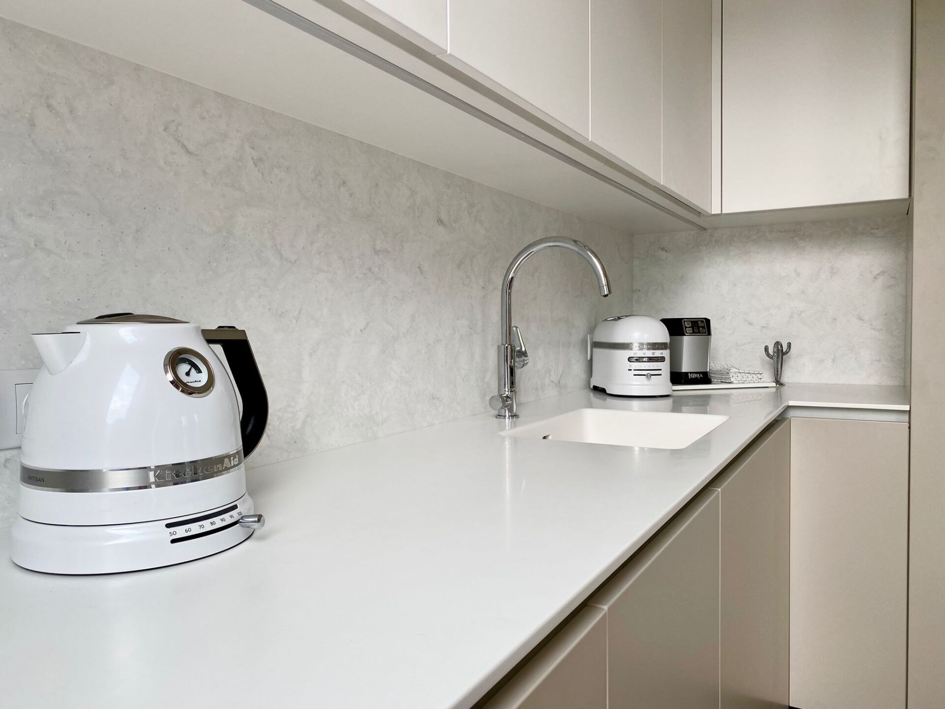 Virtuves virsmas no mākslīgā akmens 32